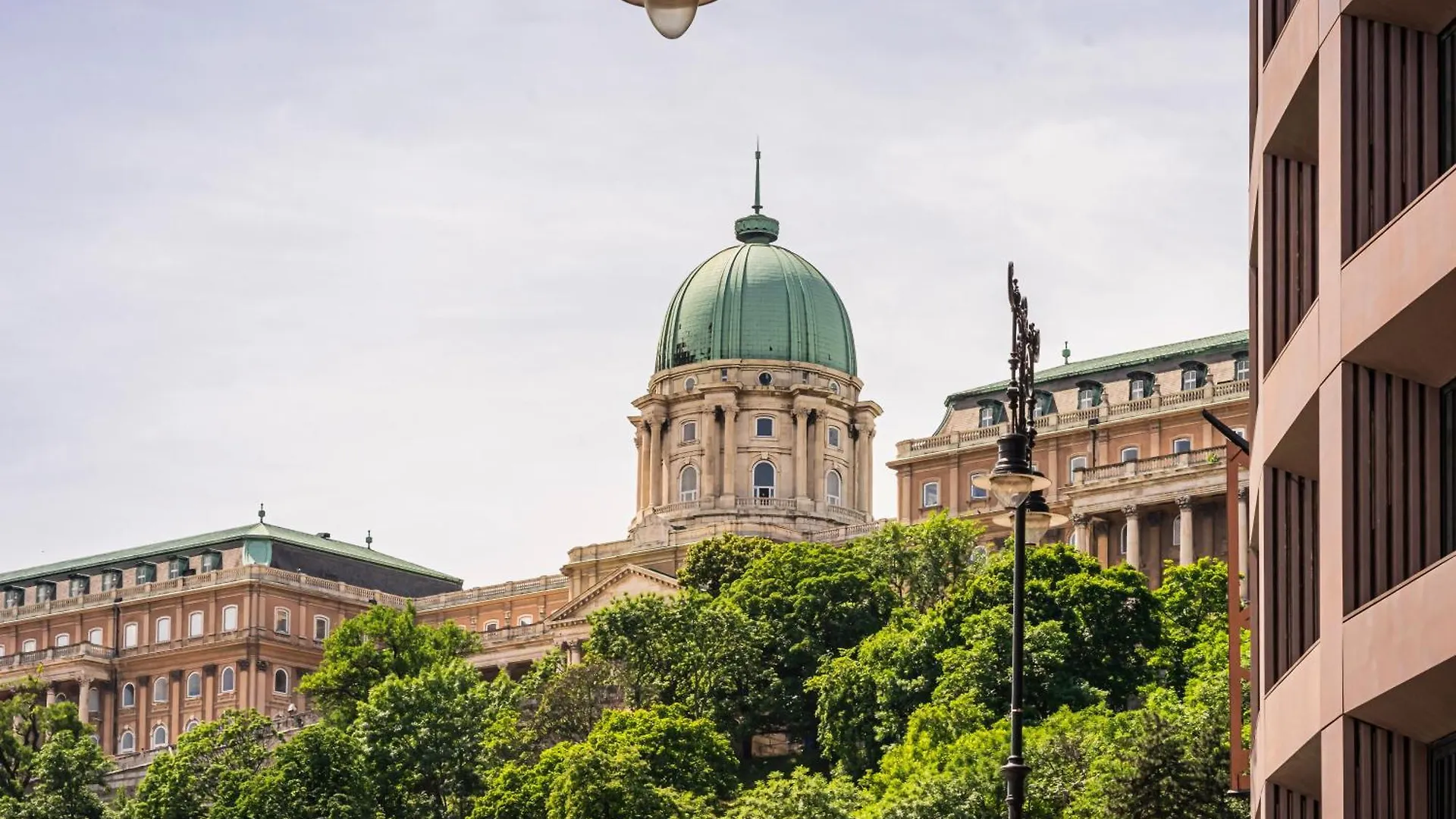 Elegant Escape By Buda Castle For Pleasure Seekers Budapešť Apartmán